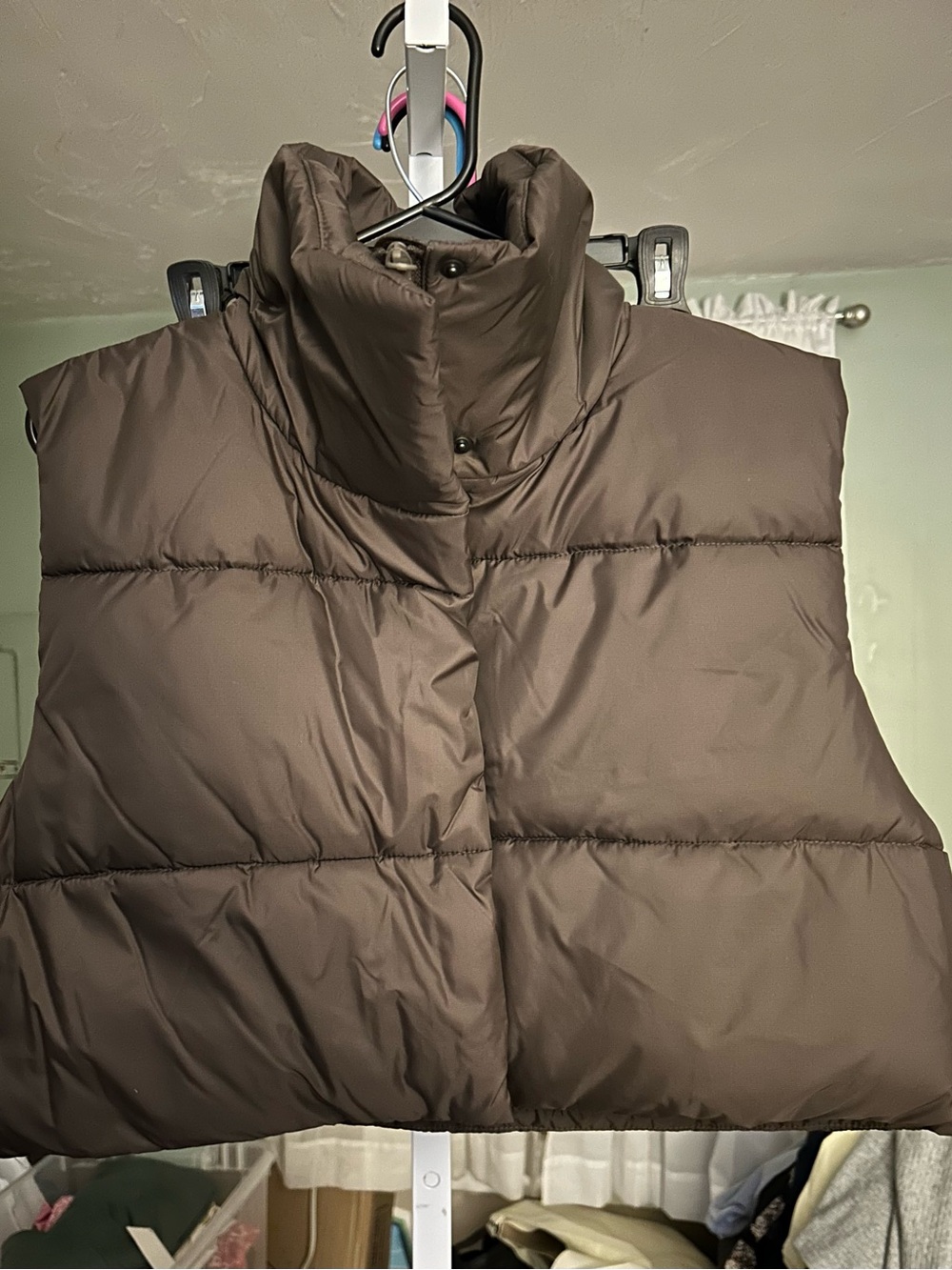 ALO Cropped Gold Rush Puffer Vest in Espresso